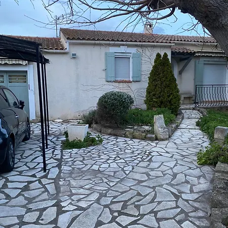 Maison Dans Village Calme アルル